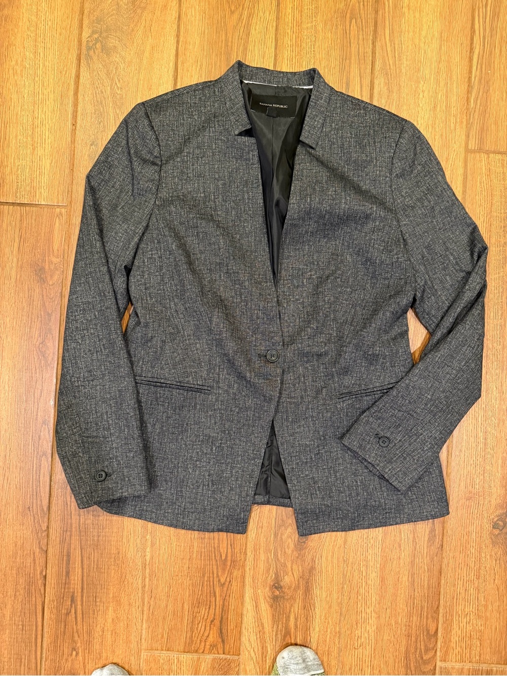 Banana Republic Charcoal Textured Single-Button Blazer / women’s size 8